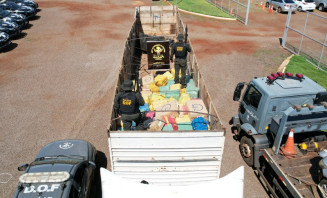 DOF apreende 8 toneladas de maconha escondidas em carreta carregada de soja