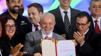 Lula assina projeto que regula atividade de motoristas de aplicativo