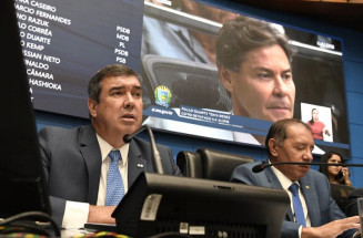 Na posse de Paulo Duarte, Riedel defende harmonia entre poderes