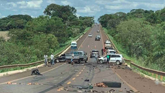 Colisão entre veículos interdita a BR-463 entre Dourados e Ponta Porã