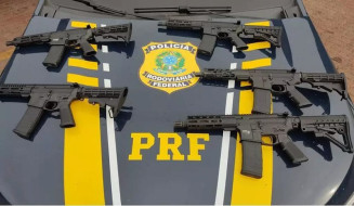 Cães da PRF encontram fuzis e  cocaína em caminhão