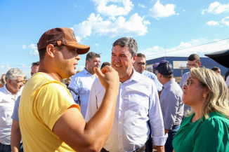 Governador se esquiva e diz que só vai falar de política municipal na 'época certa'