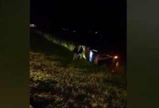 Homem tenta fugir da polícia e capota veículo lotado de drogas na BR-262