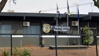 Dupla rouba caminhonete e dispara rajada de tiros