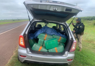 Ex-policial é preso como 'batedor' de veículo lotado de drogas