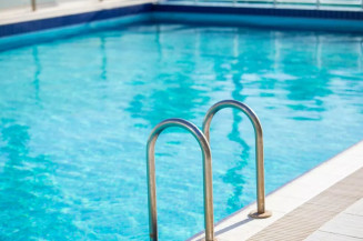 Bebê de 10 meses cai em piscina e se afoga no Flor de Lis