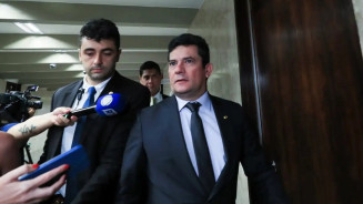 Desembargador pede vista e suspende julgamento de Sergio Moro