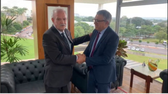 Geraldo garante 300 casas para aldeias e cobra solução sobre água