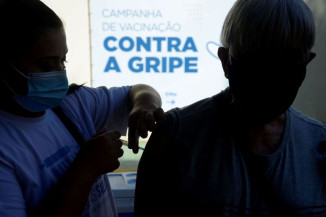 Vacinação contra gripe tem Dia D neste sábado nos postos para grupos prioritários