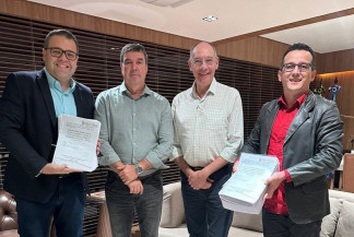 Alan entrega à Riedel projeto para recapear o Água Boa e BNH 4º Plano
