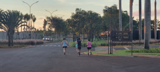 Atleta de corrida sofre tentativa de estupro em rua de condomínios de luxo