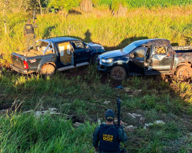Caminhonetes são apreendidas com carga milionária de drogas