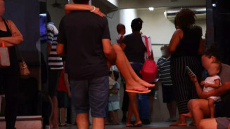 Idosa é encontrada sem comida e bebia água de balde sujo