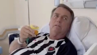 Após desconforto intestinal, Bolsonaro muda planos e é levado para SP