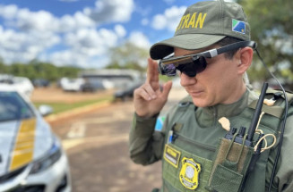 Detran recebe óculos com câmeras que verifica restrições de veículos