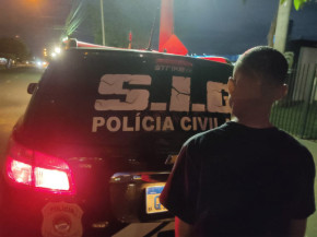 Momento em que um dos acusados foi preso - Foto: Leandro Holsbach/Ligado Na Notícia