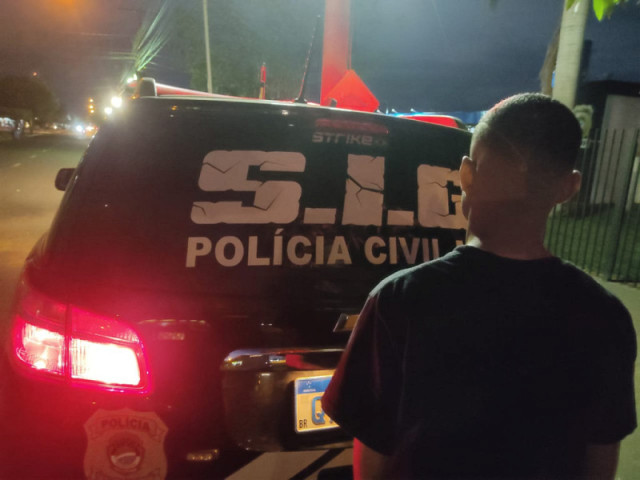 Momento em que um dos acusados foi preso - Foto: Leandro Holsbach/Ligado Na Notícia