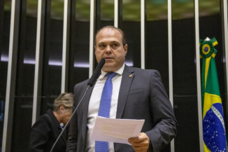 Presidente Marcelo Bertoni faz discurso em sessão solene do Dia Mundial da Agricultura, na Câmara dos Deputados