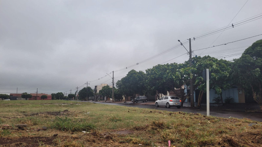 Tempo está fechado na manhã desta sexta-feira em Dourados
