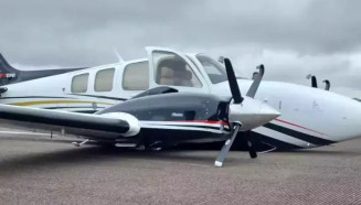 Avião de Jads e Jadson apresenta problema e faz pouso de barriga