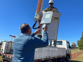 Alan assina autorização para instalar mais de 14 mil LEDs em Dourados