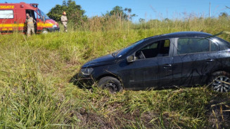 Motorista perde controle e capota carro entre Deodápolis e Ivinhema