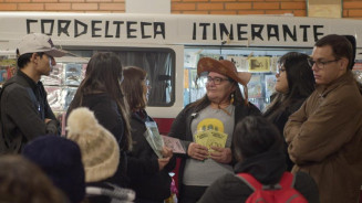 Cordelista da Kombi, Aurineide lança hoje 10 novos cordéis infantis
