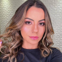 Claudia conduzia moto quando bateu contra caminhonete