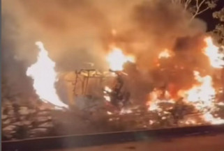 Colisão entre carretas causa explosão e deixa feridos na BR-267