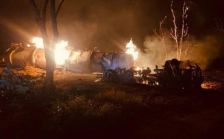 Com a batida houve explosão de caminhão - Foto: Rones Cézar/Nova News