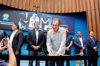 Com Riedel, Neno Razuk assina entrega de R$ 3 milhões em emendas parlamentares para atender diversos municípios de MS