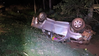 Motorista foi arremessado do veículo e morreu na hora - Foto: Sidnei bronka/Ligado na Notícia