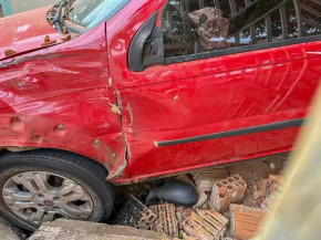 Carro que o agiota dirigia qundo foi baleado (Foto: Marcos Maluf/Campo Grande News)