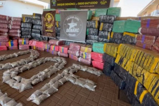Parte da carga apreendida perto da fronteira com o Paraguai (Foto: divulgação)