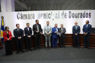 Vereador Laudir homenageia mais de 80 membros do sistema de Justiça