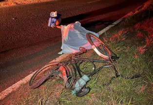 Bicicleta da vítima totalmente destruída. (Foto: Ivinotícias)