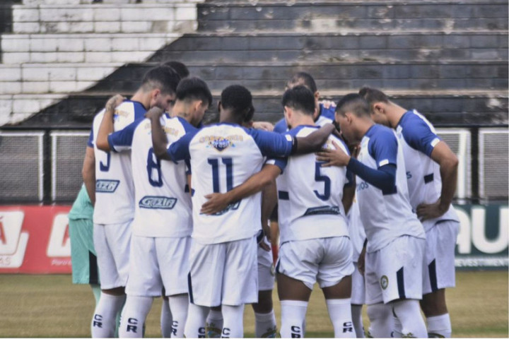 Os jogadores do Costa Rica após a derrota (Foto: Reprodução/Instagram)