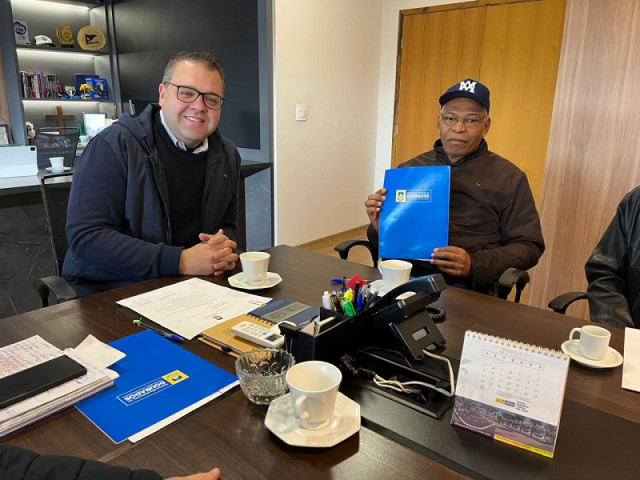 Prefeito Alan Guedes e o bispo diocesano  Dom Henrique