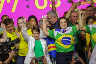 Adriane ao lado da senadora Tereza Cristina (PP) durante lançamento da pré-campanha (Foto: Juliano Almeida) - CREDITO: CAMPO GRANDE NEWS