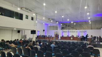Com a presença de grupo de educadores ligados ao Simted, projeto é aprovado na Câmara de Dourados - Foto: Flávio Verão