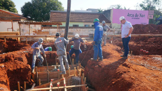 á foram utilizados 332,5 metros cúbicos de concreto e a execução das estacas de fundação foram feitas em sete dias