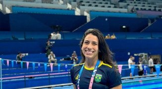 Nadadora brasileira é expulsa da delegação em Paris após indisciplina