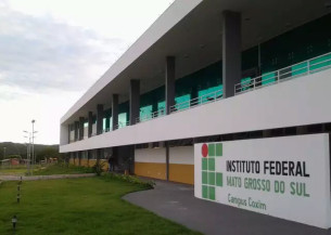 IFMS abre vagas para professor substituto com salário até R$ 7 mil