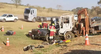 Morre terceira vítima de acidente entre caminhonete e caminhões na BR-163
