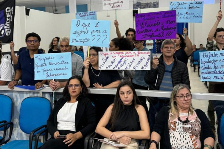 Deputada acompanhou a votação nesta segunda-feira.
