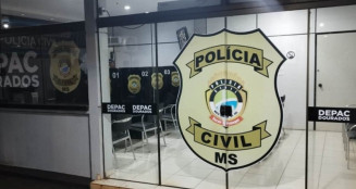 Mulher é presa suspeita de tentar matar marido com facadas
