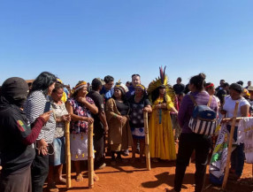 Ministra Guajajara visita área de conflito entre indígenas e sitiantes em Douradina