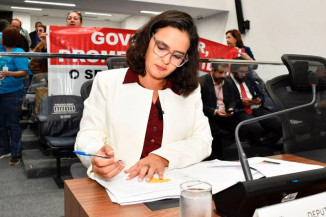 Deputada Gleice promove debate sobre privatização da educação e futuro da juventude