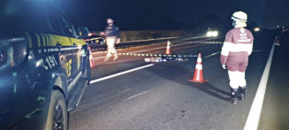 Thais morreu ao sofrer trauma na cabeça - Foto Jovem, que seguia na garupa da moto, morreu no local; Fotos: Sidnei Bronka/Ligado Na Notícia