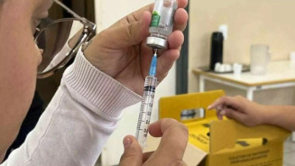Primeira dose da vacina contra a dengue é retomada nos postos de saúde